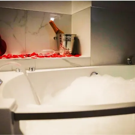 Le Dimore Airport Luxury Con Jacuzzi Casa de hóspedes 3*